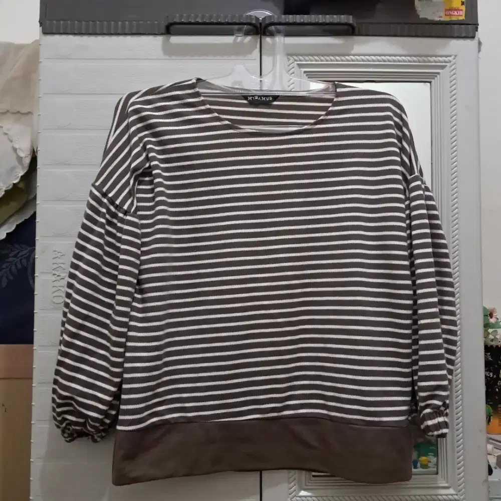 Baju garis-garis coklat