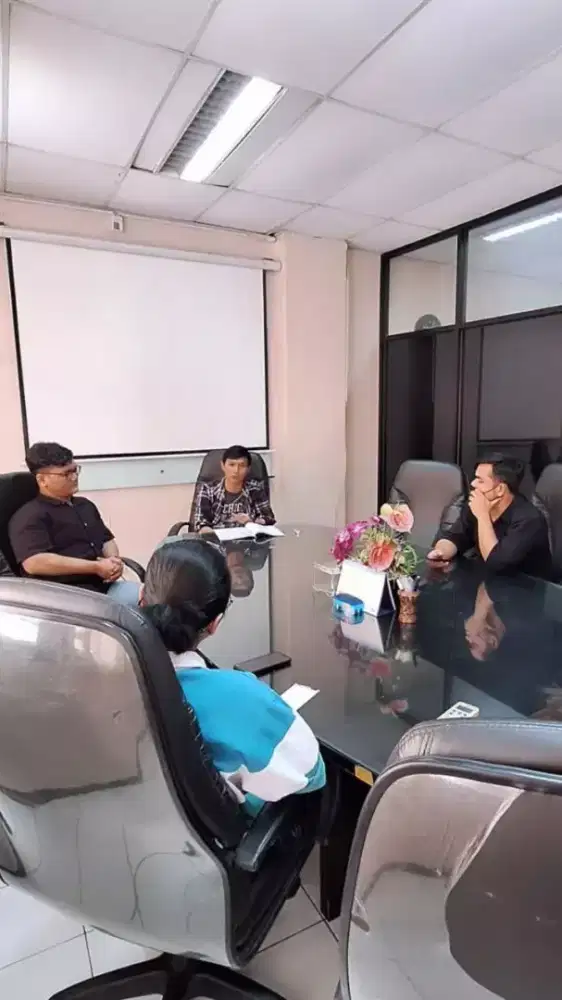 Kasir Waitress Wanita