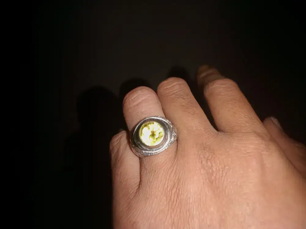 Permata natural yellow sapphire istimewa kuno