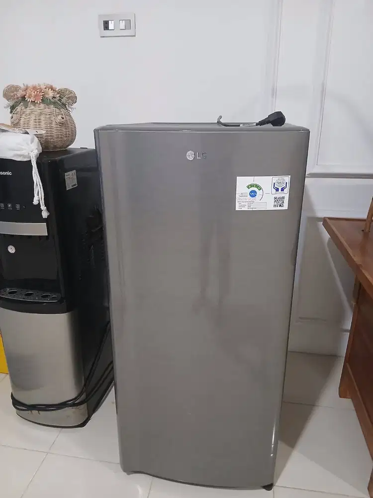 Jual kulkas LG satu pintu like new!!!