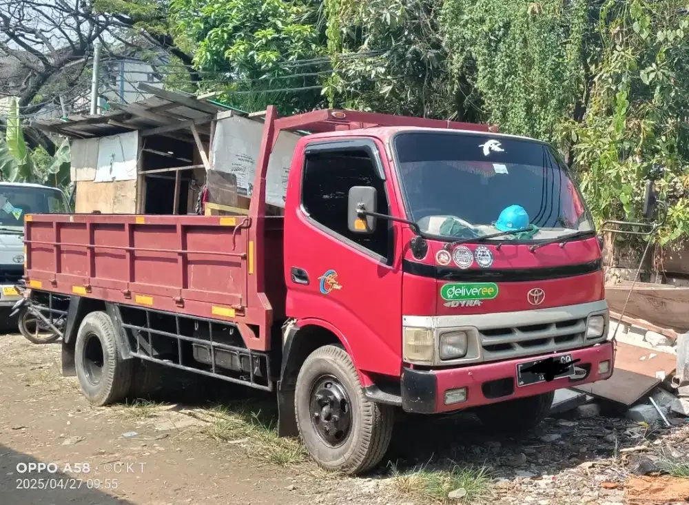 Jual nego tipis Toyota Dyna tahun 2006 akhir