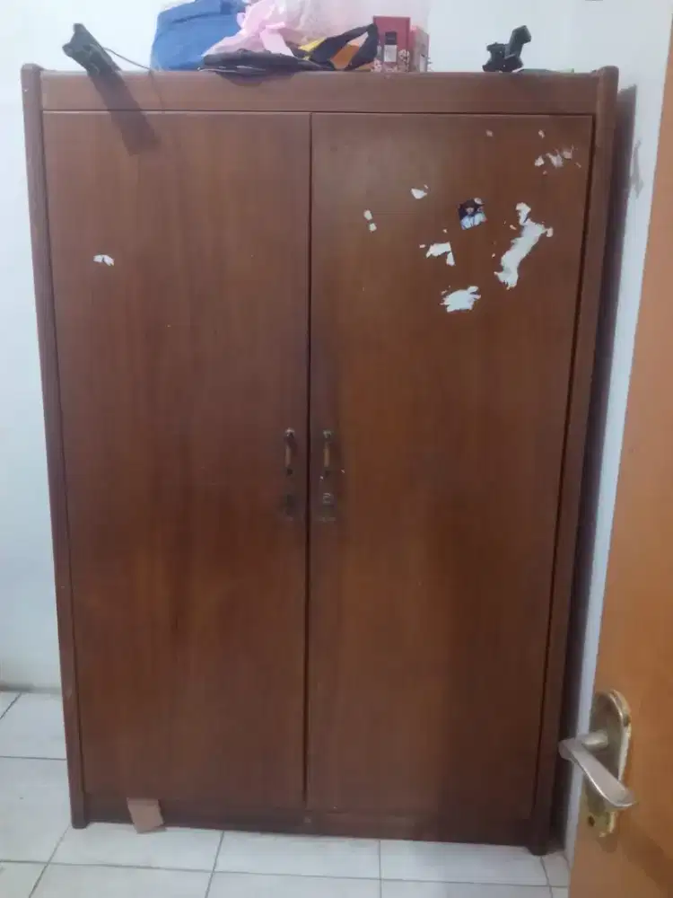 Kursi, Meja dan Lemari asli dari kayu jati masih kokoh tahun 1991