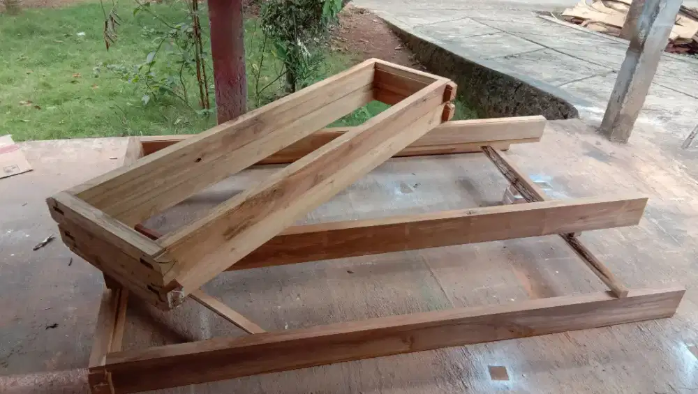 Jual kusen bahan kayu mahoni dan jati