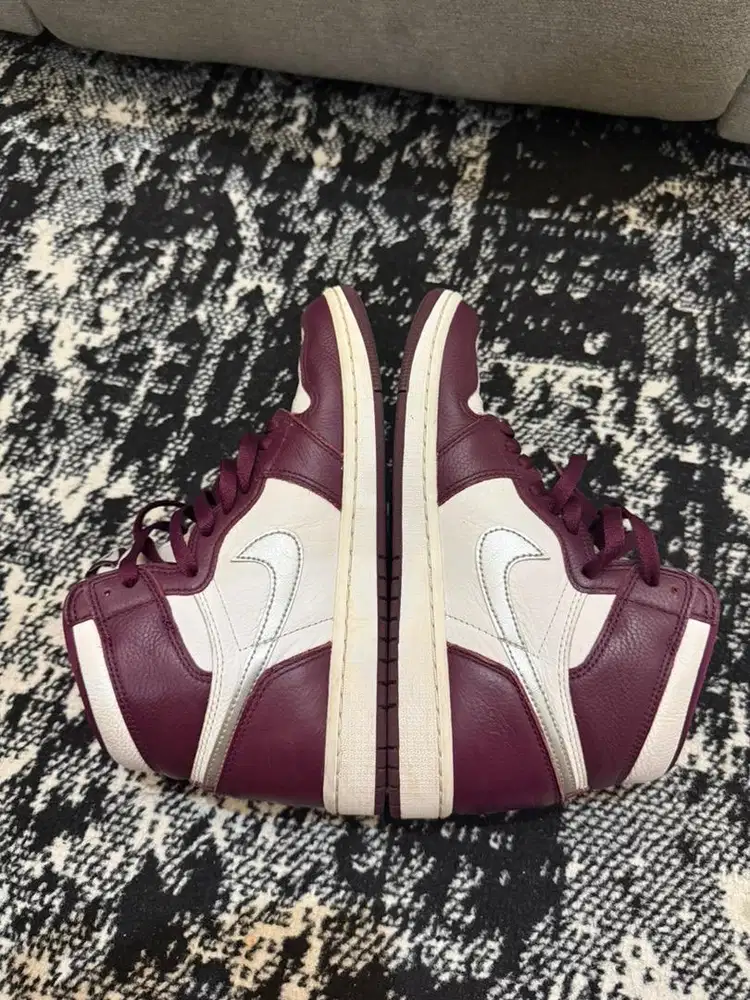 Air Jordan 1 Retro High OG Bordeaux