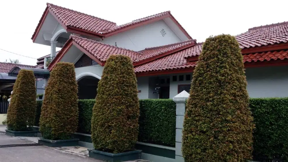 Jual Rumah Strategis Tanah dan bangunan sangat luas Pamulang Tangerang