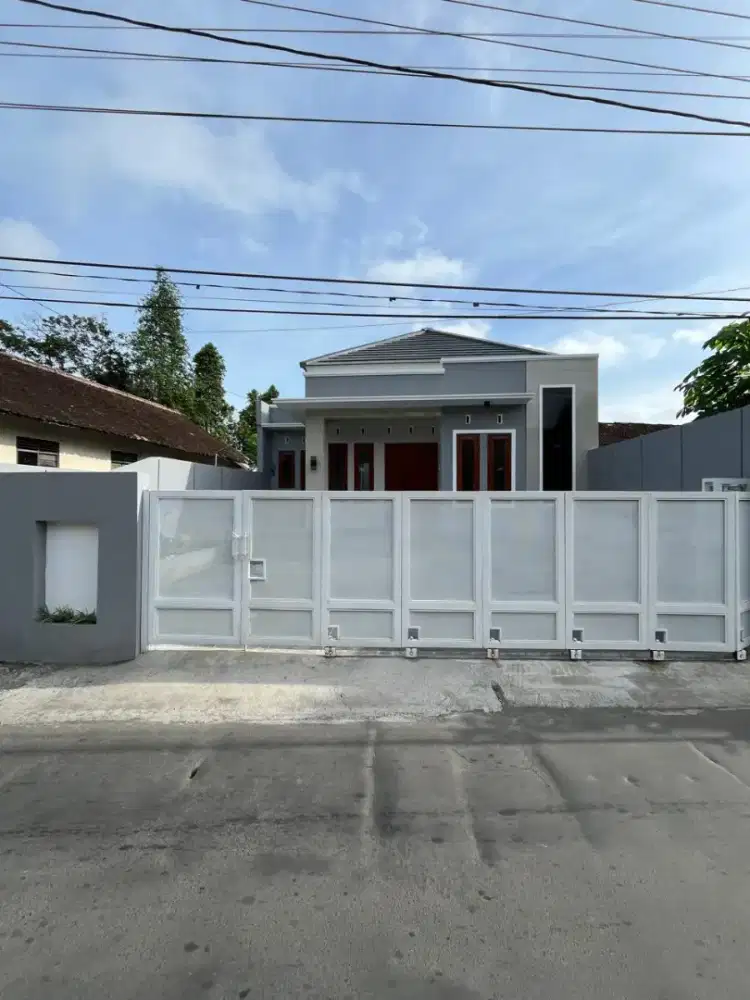 Rumah Mewah Carpot 2 Mobil Dekat RSA UGM Di Jl Letkol Subadri