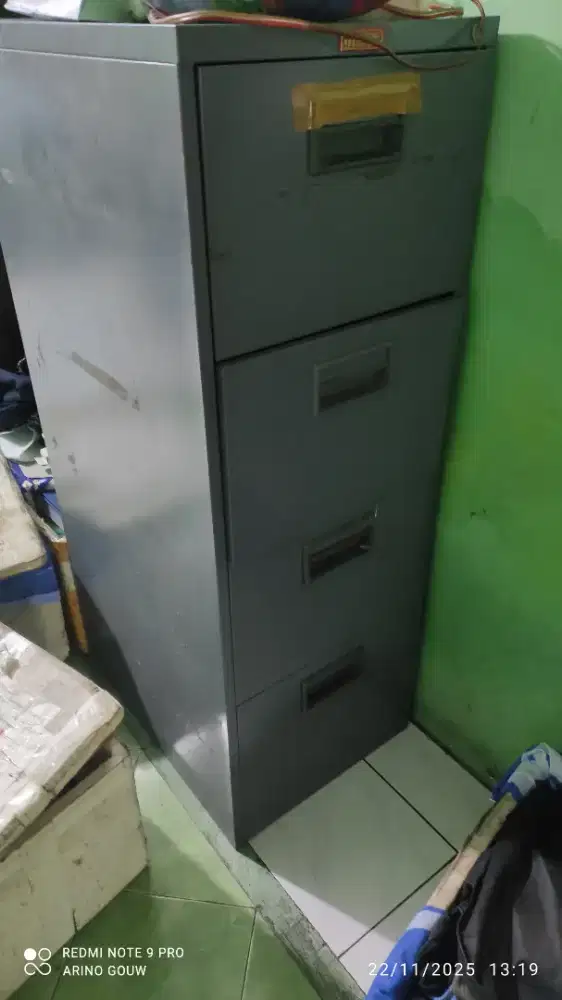Lemari file kabinet