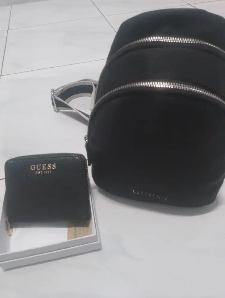 Jual tas selempang hitam merek guess dan wallet