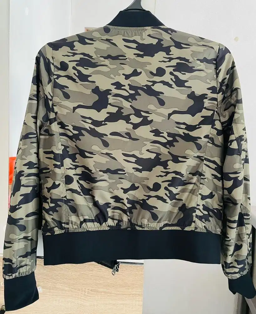 Jaket army wanita giordano