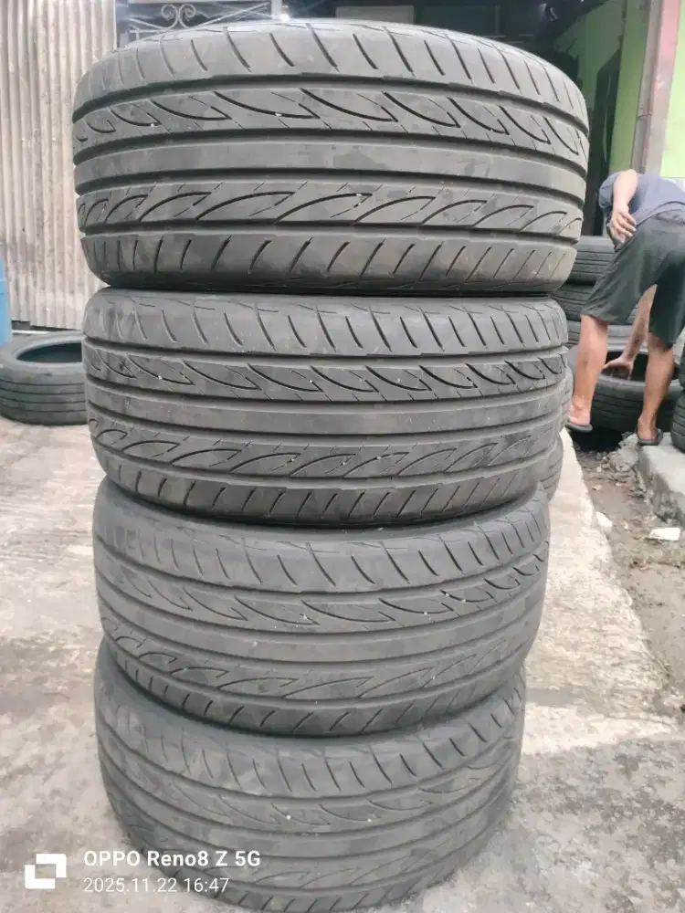 Jual ban copotan mrek Yokohama advan fleva ukuran 245 40 R18 kond 90%