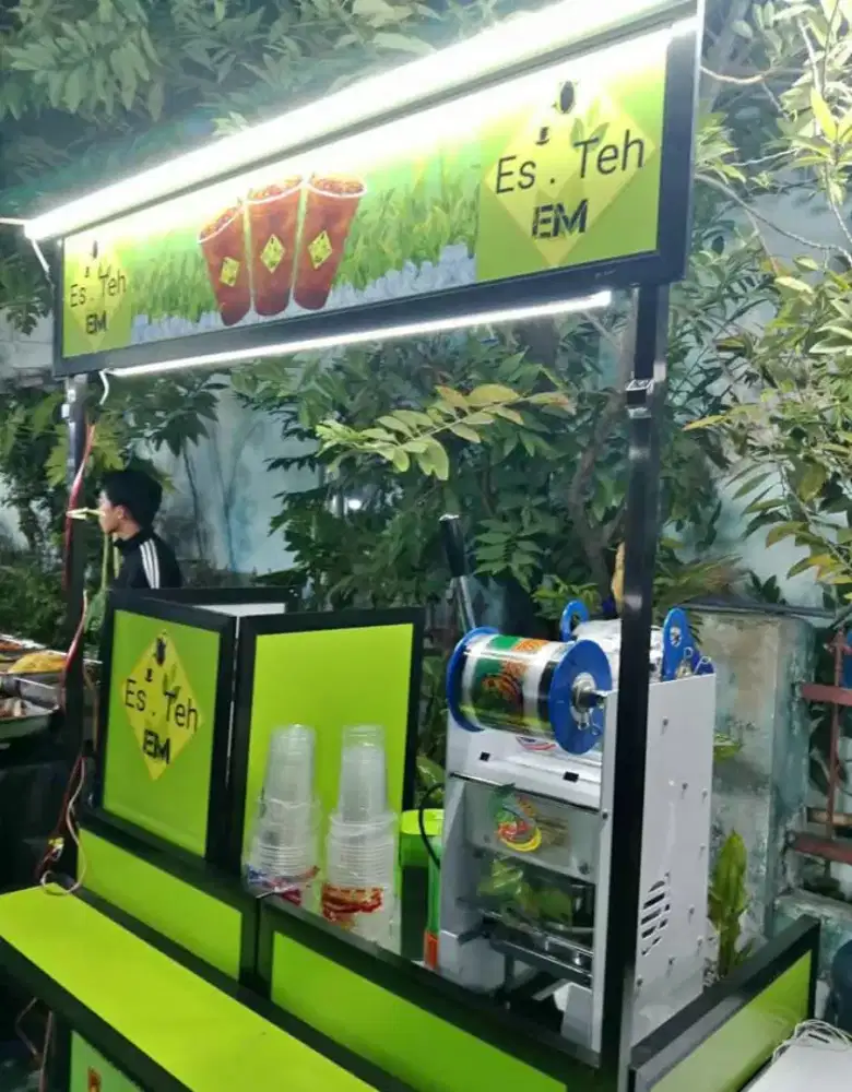 Dicari karyawan wanita buat jaga stan es teh jumbo