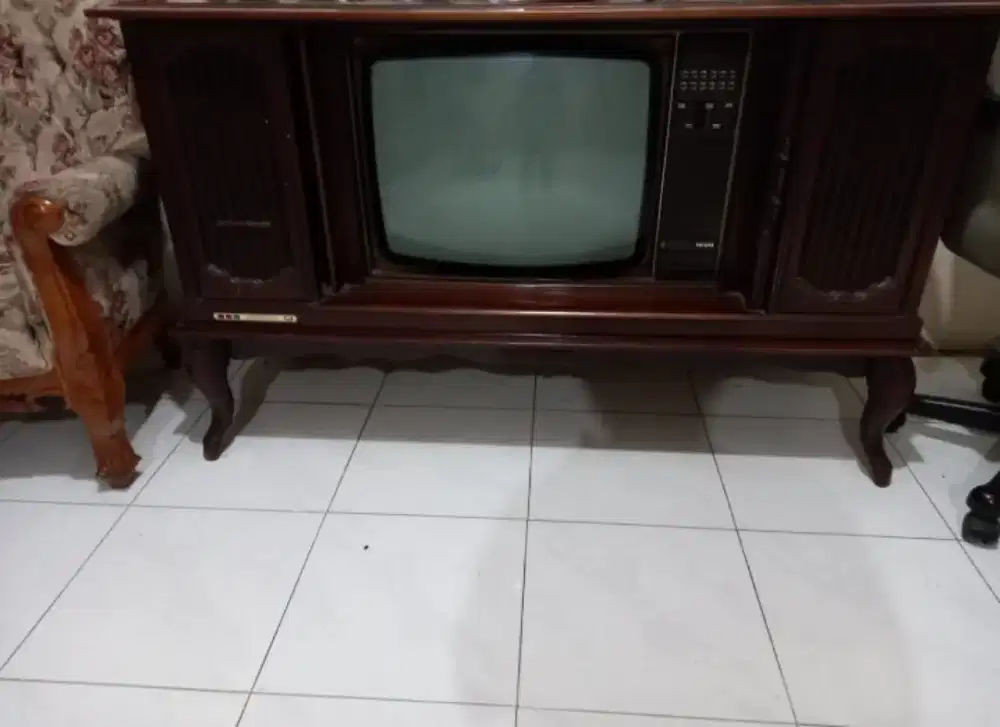 TV lemari Kayu Jati antik