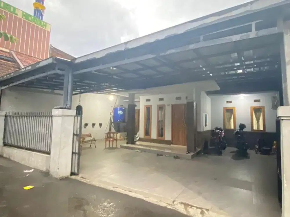 RUMAH DENGAN LOKASI YANG NYAMAN DAN STRATEGIS DI CIKUTRA BANDUNG