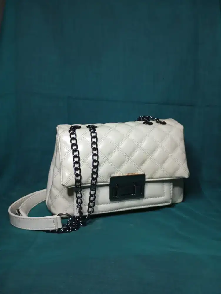 Tas Wanita Bekas Kondisi Bagus – Model Stylish & Elegan