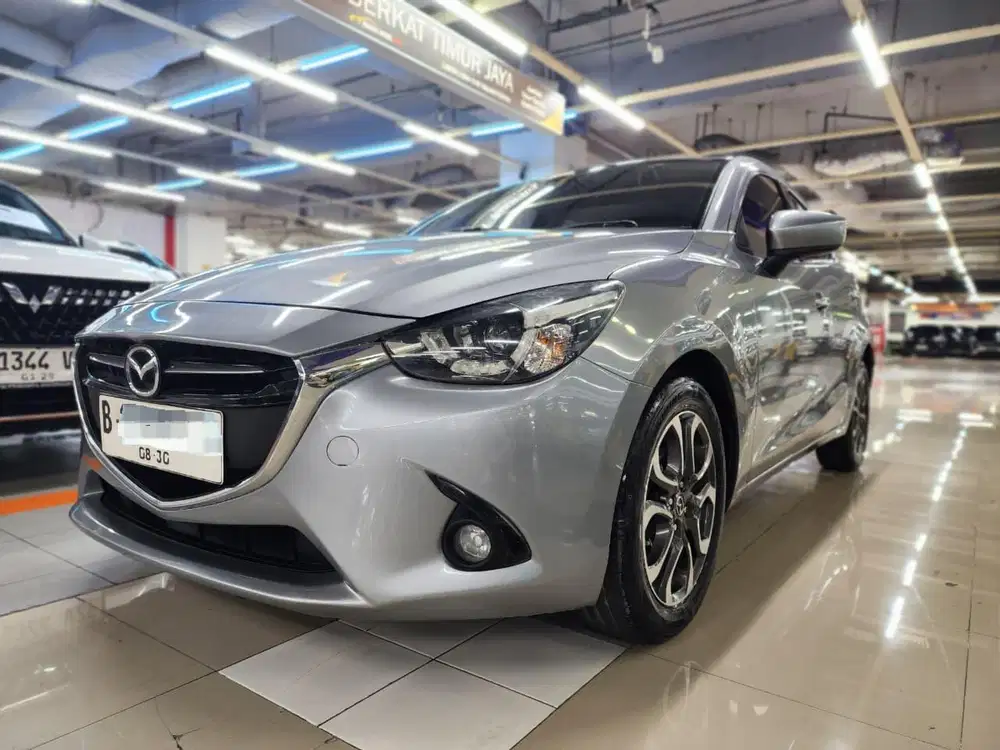 MAZDA 2 GT 2015 SKYACTIV MATIC SILVER (PAKET KREDIT PALING TERMURAH)
