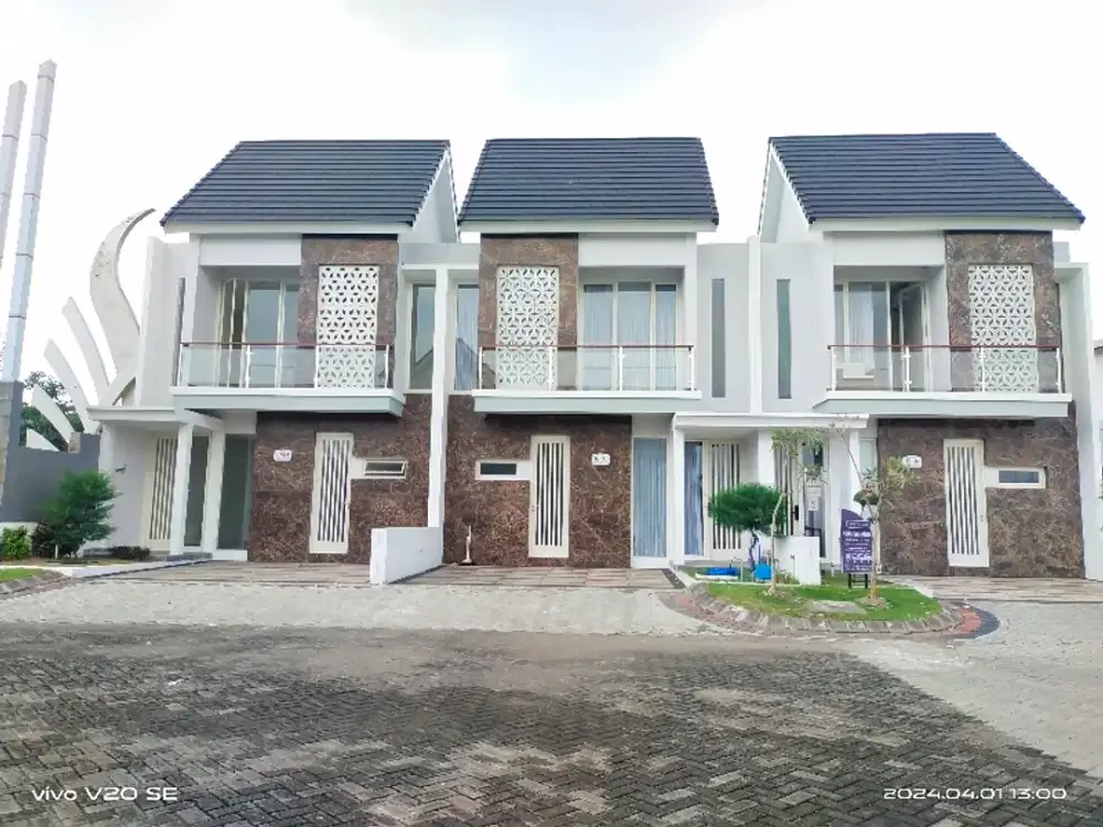 DIJUAL RUMAH LENGKAP PRIVATE POOL DEKAT EXIT TOL SIDOARJO