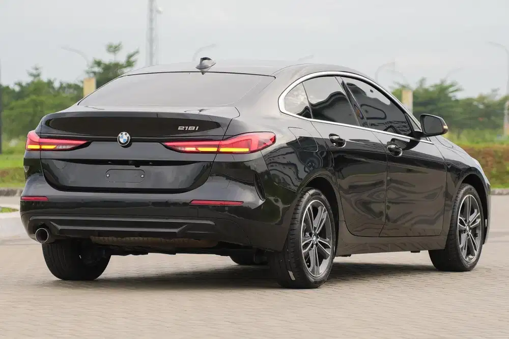 Bos Muda! BMW 218i Sport Line Gran Coupe 2022 Black 320i c200 x1