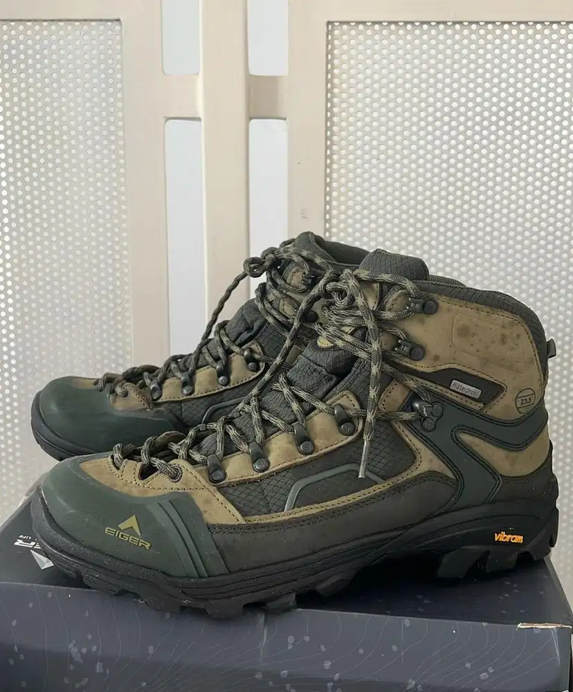 Sepatu Gunung Eiger