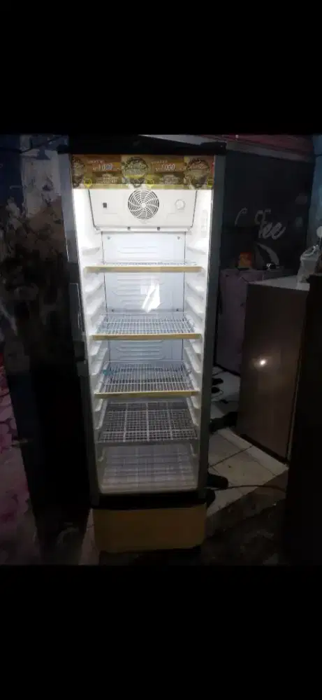 Jual showcase kulkas pendingin minuman ukuran tinggi merk POLYTRON