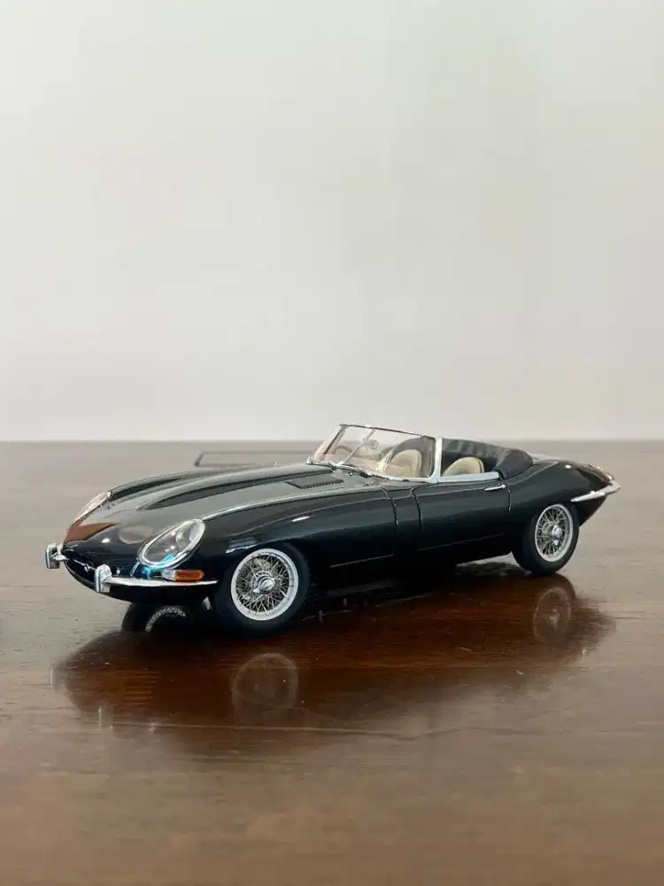 Autoart Signature Jaguar E-Type Series 1 Convertible