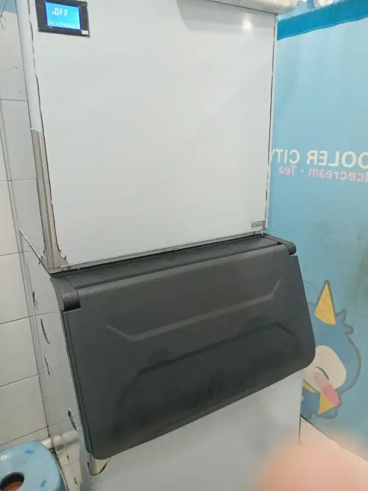 Dijual mesin es batu ex mixue /cooler city