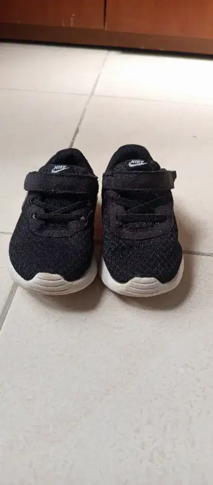 Sepatu anak Nike Tanjun TDV style code 818383-01