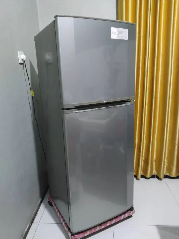Kulkas LG 2 pintu terbaru (mulus)