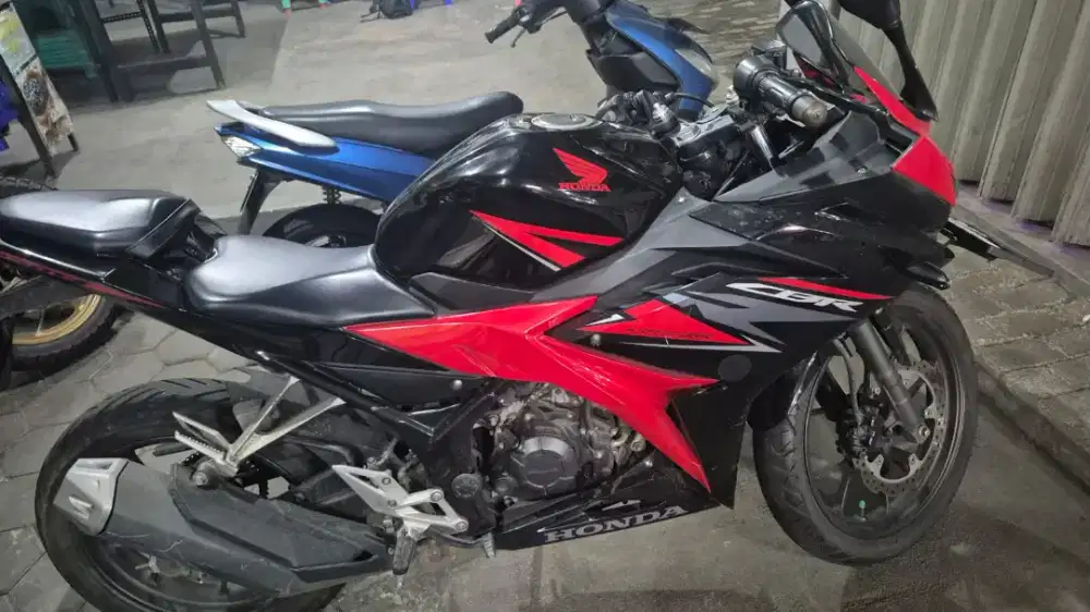 HONDA CBR 150R 2019