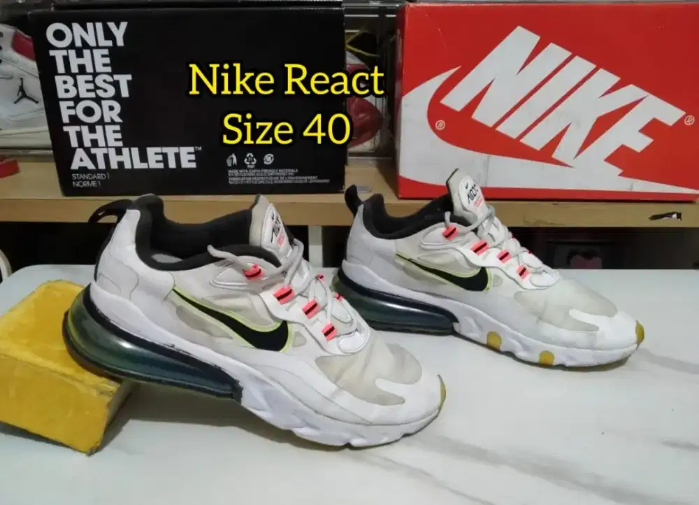 Sepatu Running Nike react