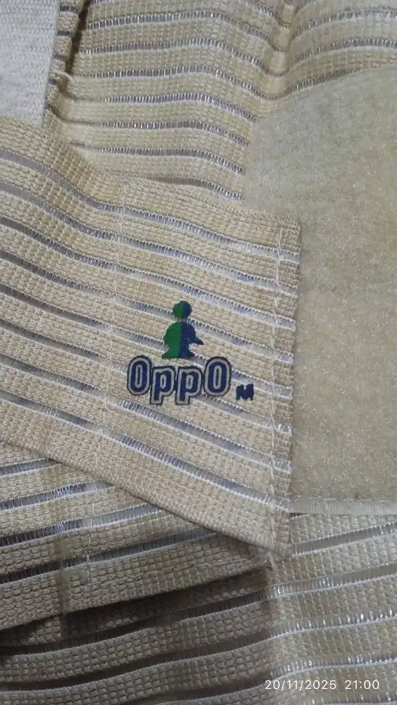 Korset Merek 'OPPO'