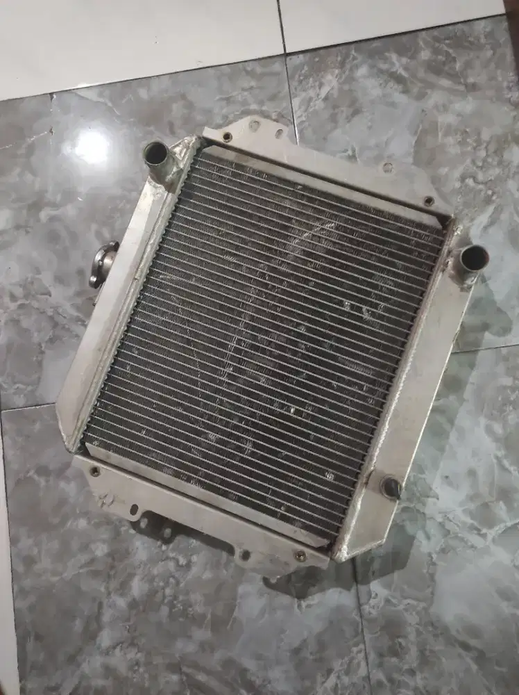 Radiator aluminium ex Suzuki jimny katana sierra
