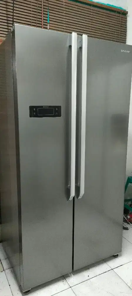 Kulkas side by side Sharp inverter original