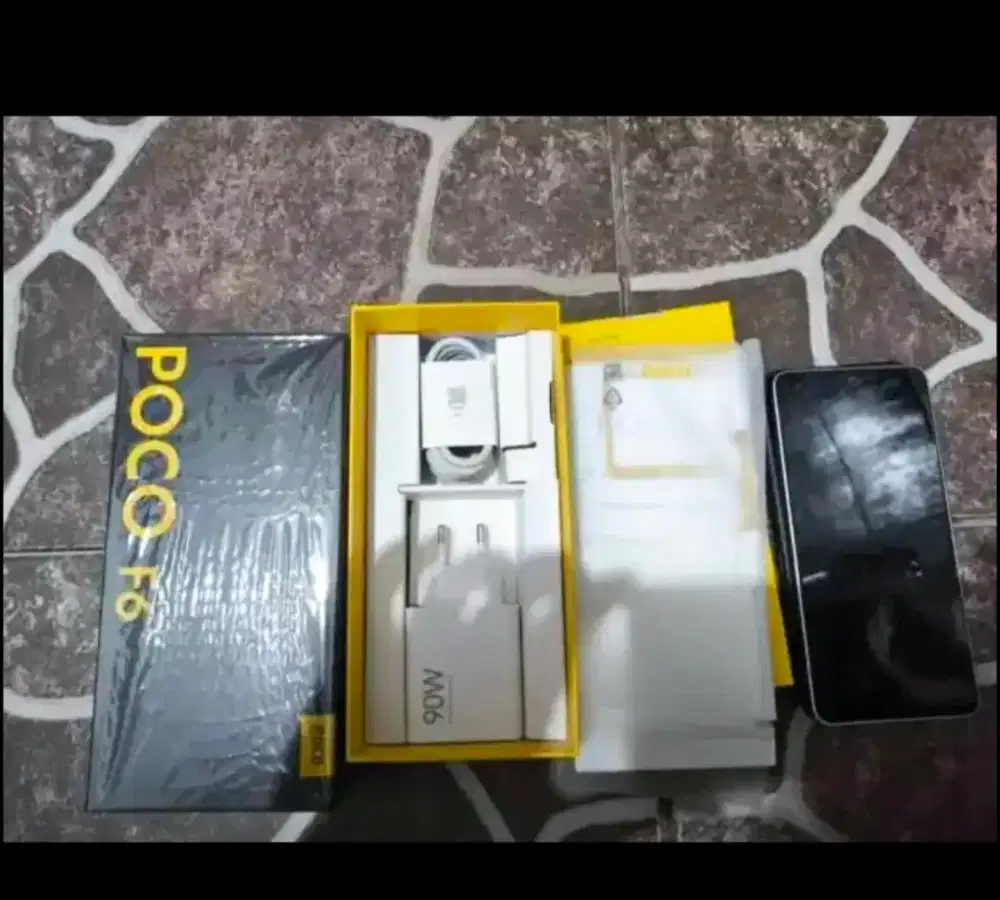 Pocophone F6 12/512 Jual/nyari TT dibawahnya