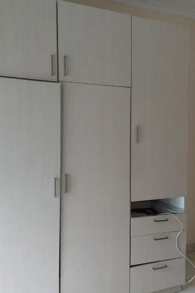 Lemari Knockdown tiga pintu jual sdh termasuk di antar terima beres