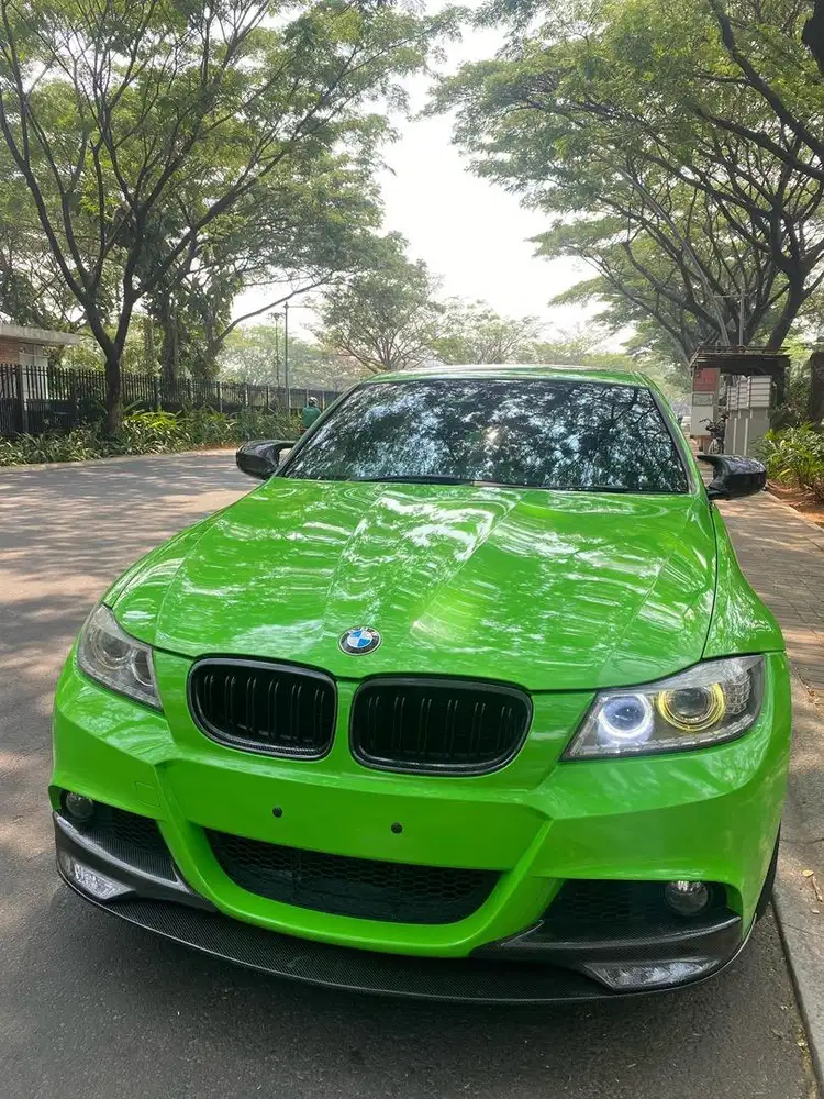 Dijual mobil BMW warna hijau, warna asli putih