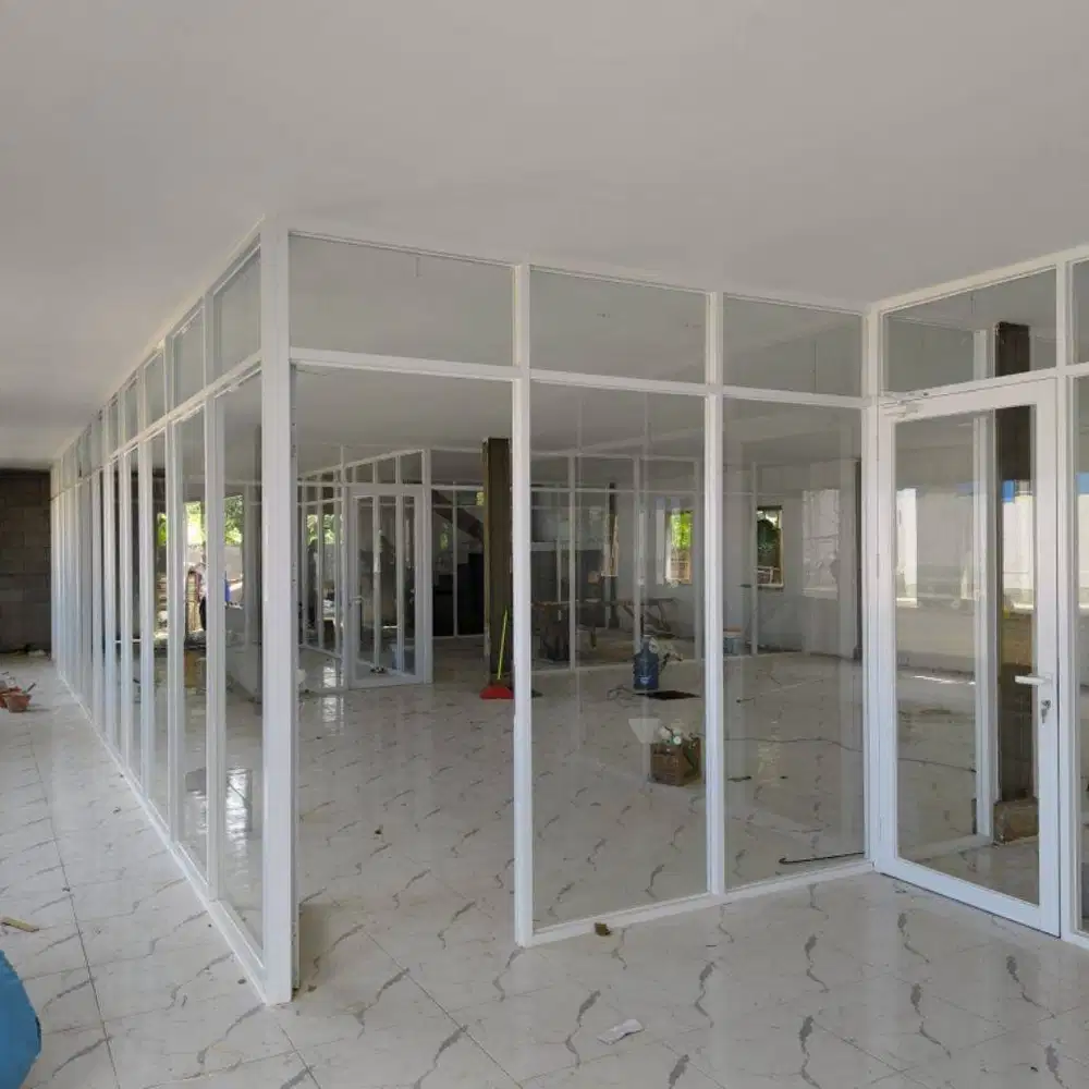 Sekat - Plafon PVC - Gypsum + Kusen Aluminium Alumunium + WPC - PVC