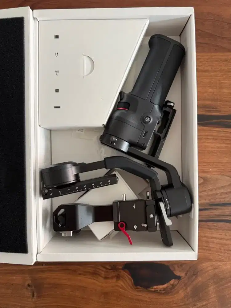 DJI RS 3 Mini Gimbal Stabilizer + SmallRig Kamera Mirorrless Camera