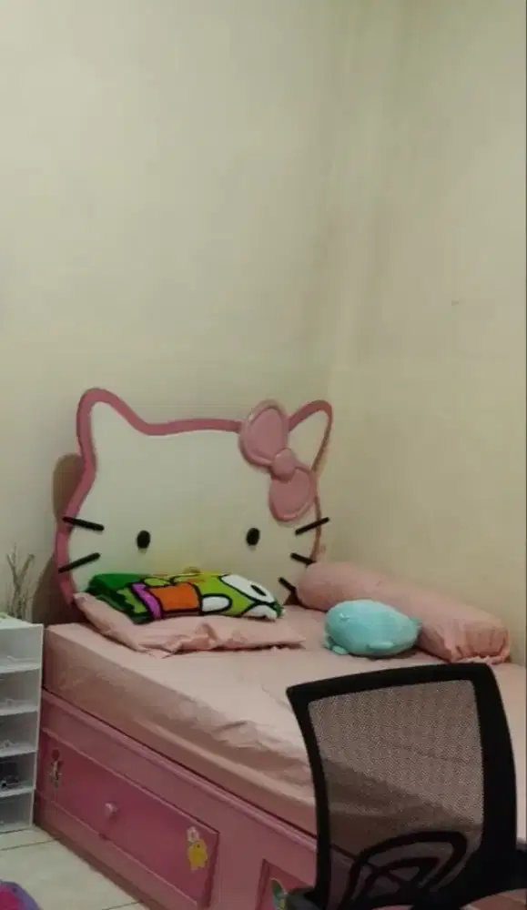 Ranjang kayu hello kitty 120×200