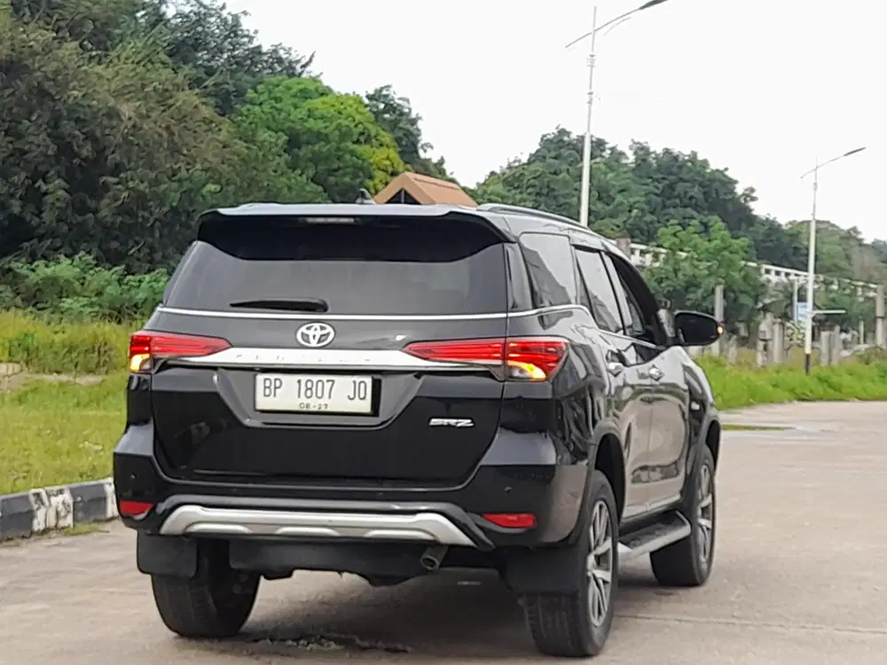 TOYOTA FORTUNER SRZ AUTOMETIC PAJAK HIDUP STNK BPKB LENGKAP TANGAN 1
