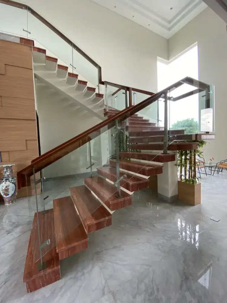 Reling tangga stanlis kaca