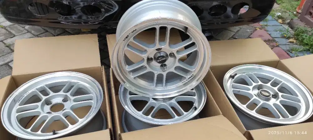 Velg mobil R15 Enkei Rpf1
Lebar 6,5 • ET 42 • pcd 4x100
No