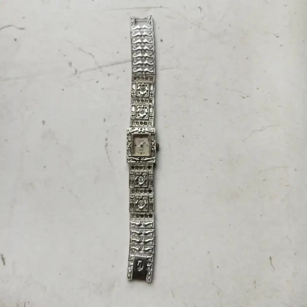 Jam tangan wanita Cartier