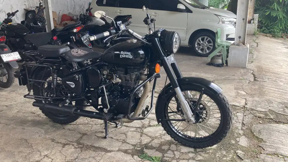 RE Classic 500 Black Stealth