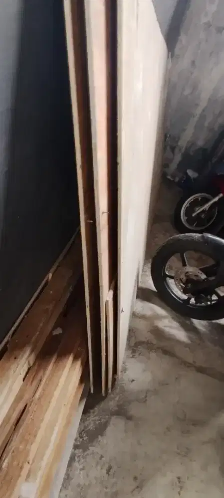 Jual kayu dan triplek utuh bekas