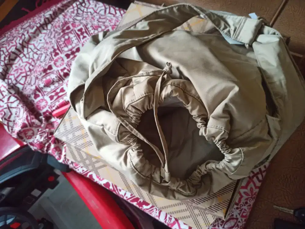 Tas bahu gembung lembut Uniqlo