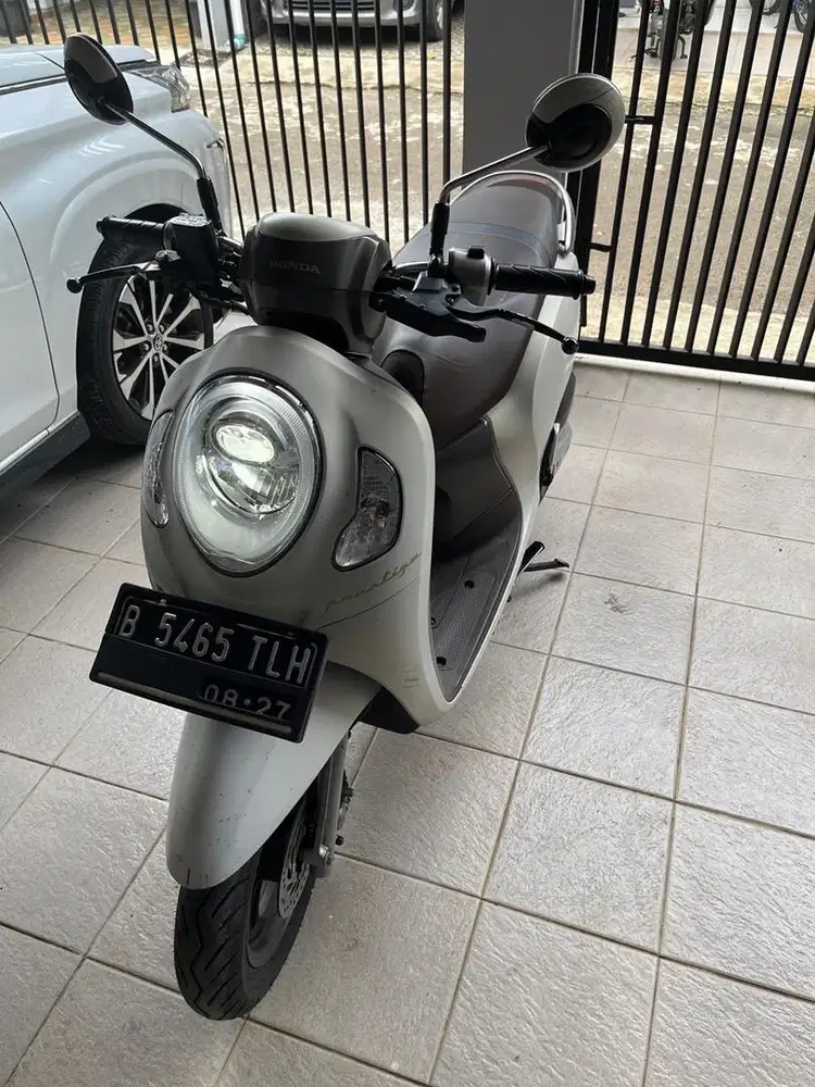 Honda scoopy prestige putih 2022
