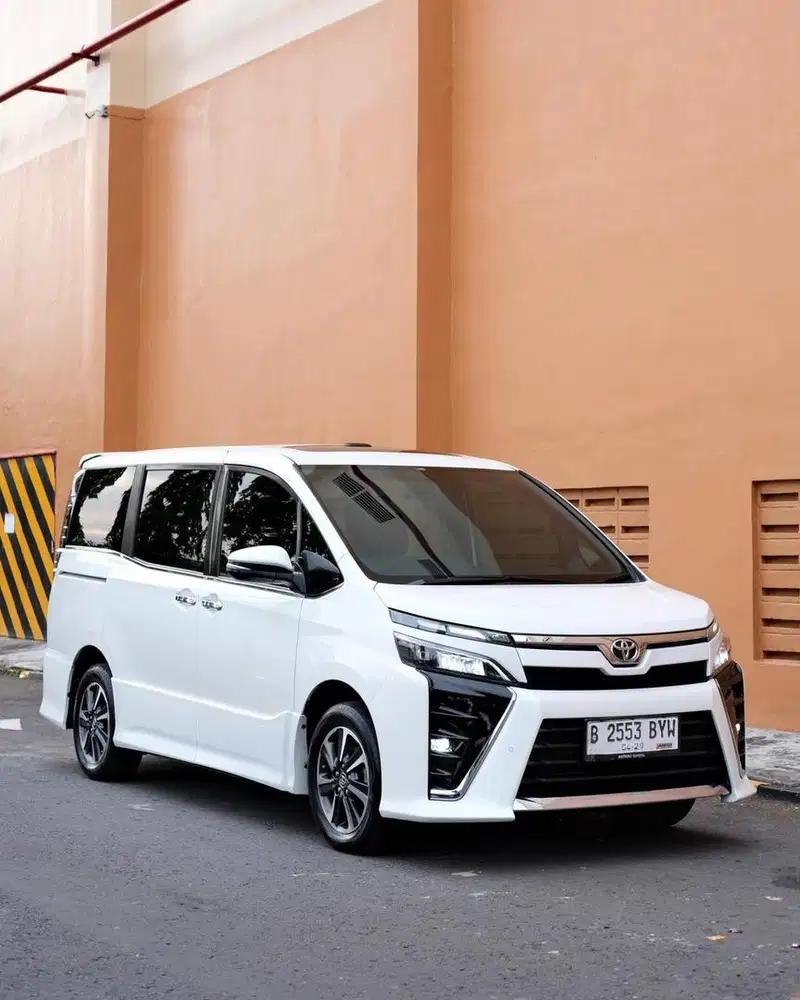 (DP 5jt) TOYOTA VOXY 2.0 AT 2019 CBU JAPAN