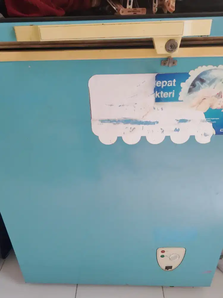 Freezer 100ml merk Sharp Domo