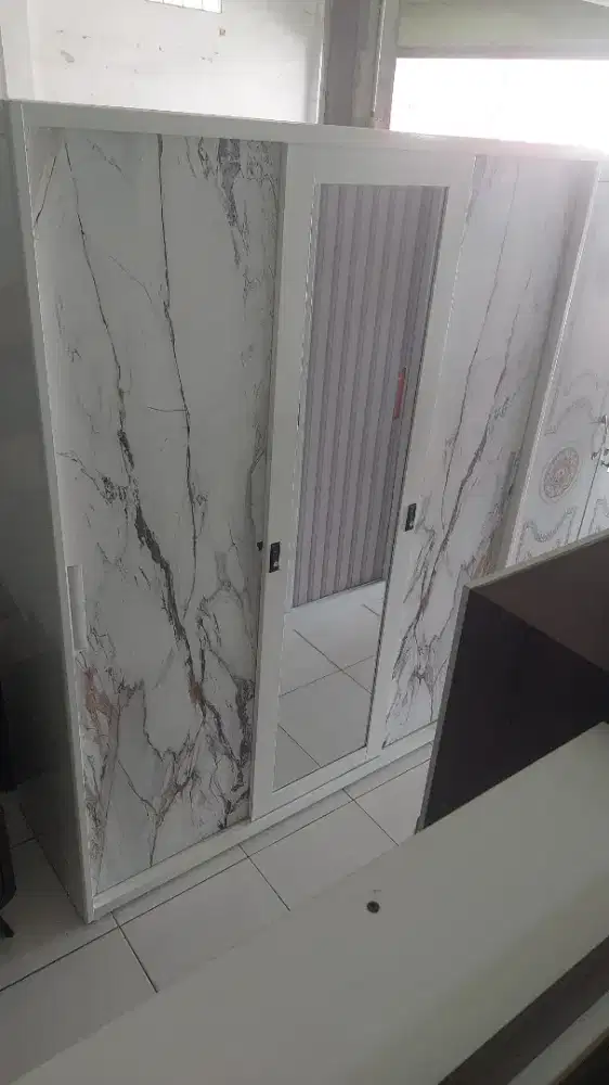 Lemari besi 3pintu tipe sliding
