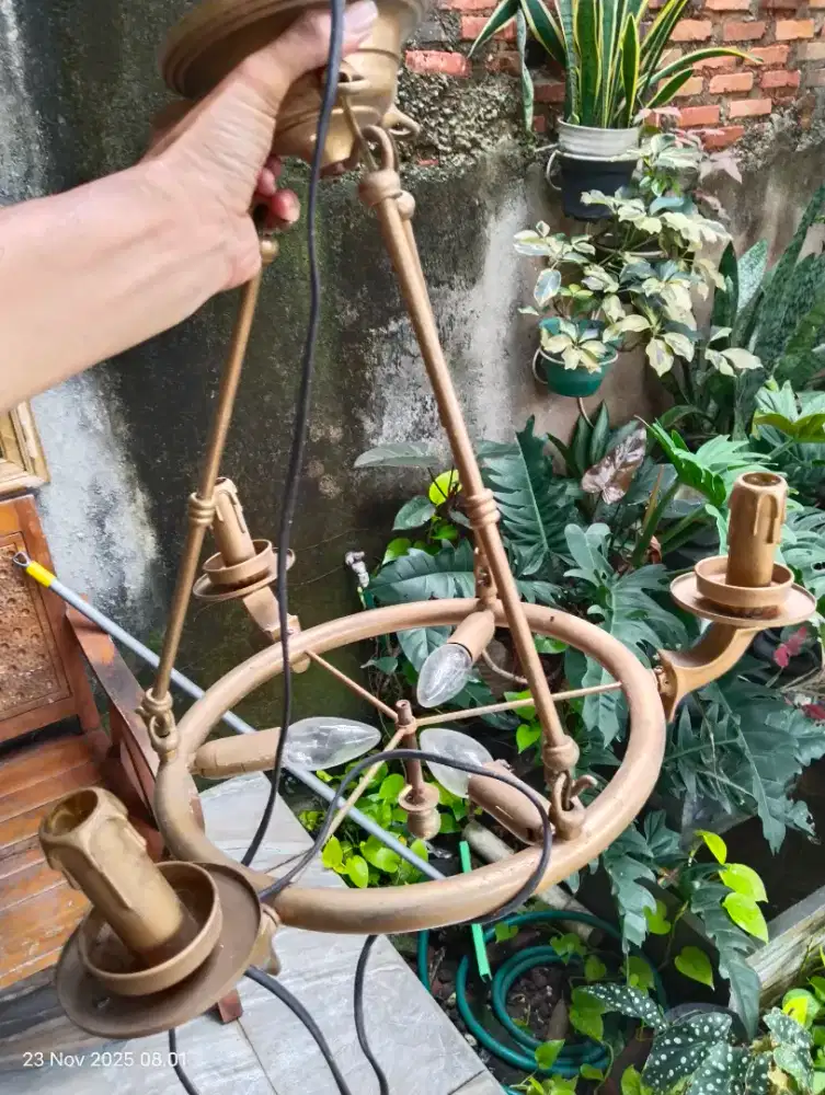 Lampu gantung unik dan mewah bekas normal